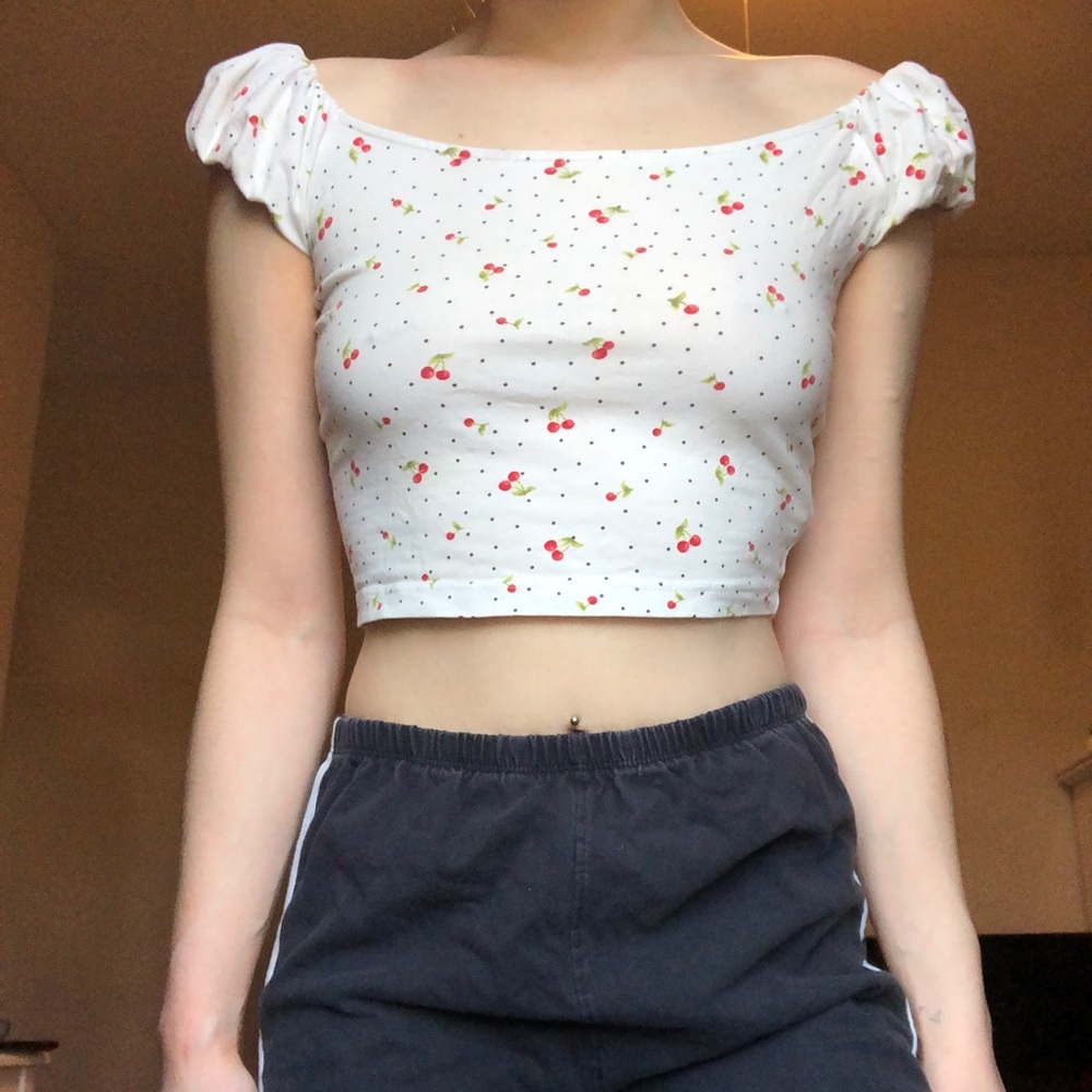 CHERRY CROP TOP